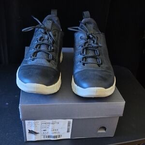 ECCO Gruuv Women’s Sneakers – Size 9/9.5 (EU 40) – Black